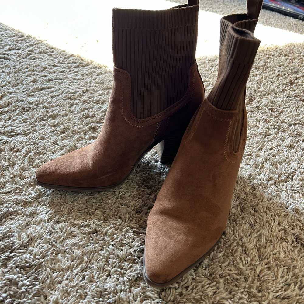 Universal Thread Chestnut Ankle Booties